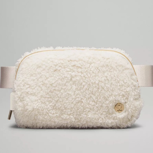 lululemon athletica Handbags - Everywhere Belt Bag 1L Fleece
